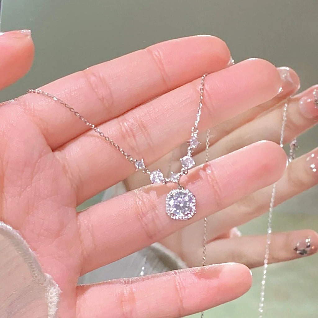 Damen Zarte Halskette mit funkelndem Kristallanhänger und eleganter Detailverarbeitung Shop Nory