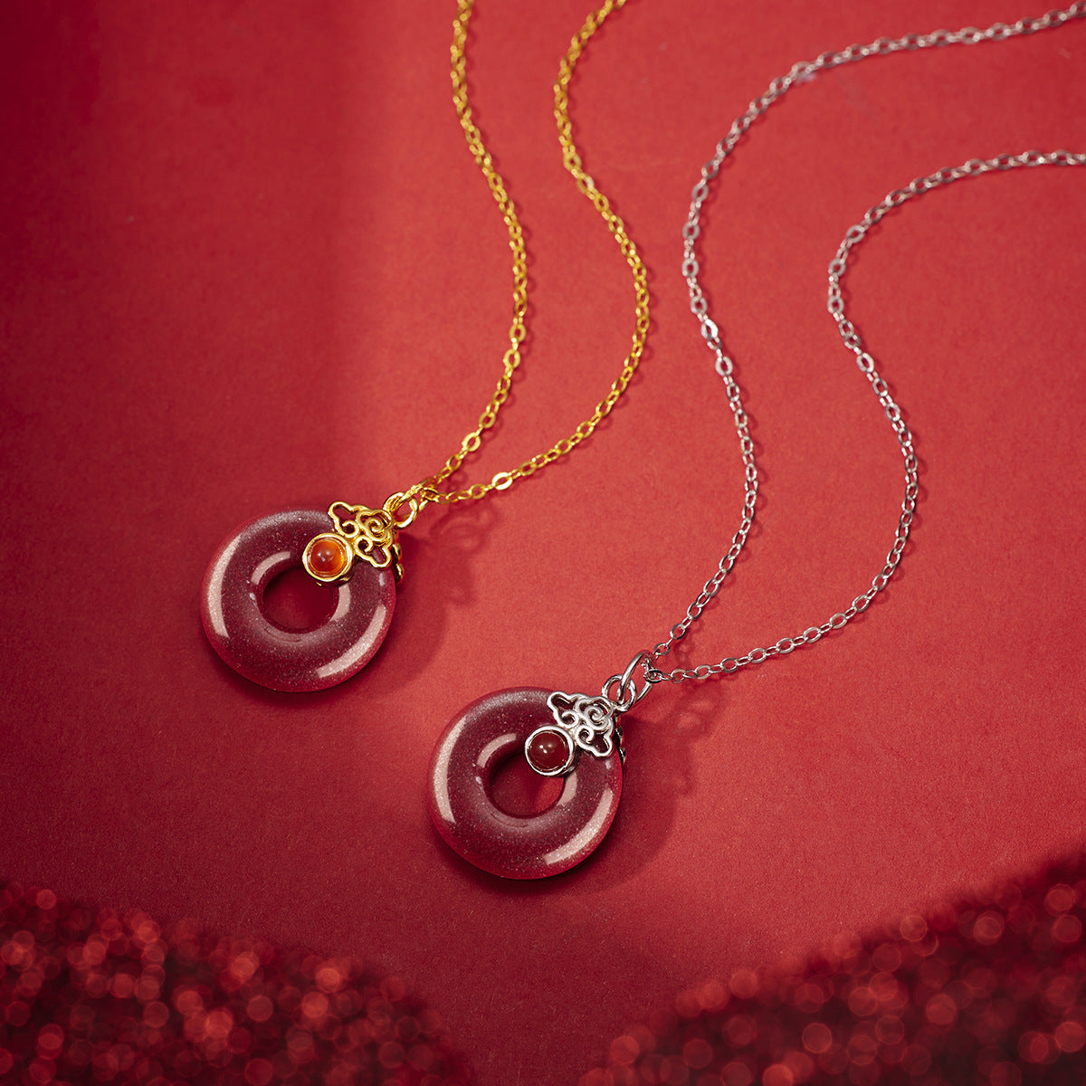 Damen Halsschmuck mit kunstvollem Donut-Anhänger aus hochwertigem Halbedelstein und Zirkonia-Details Shop Nory