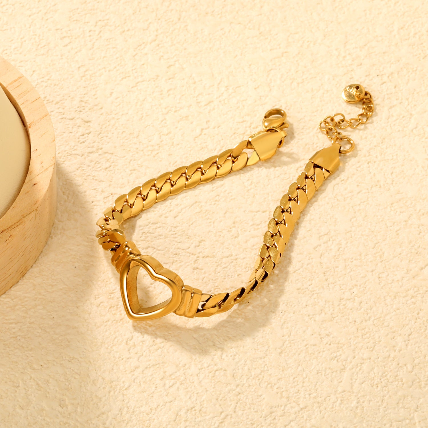 Damen Armband mit Herzanhänger und luxuriösem Gliederdesign Shop Nory