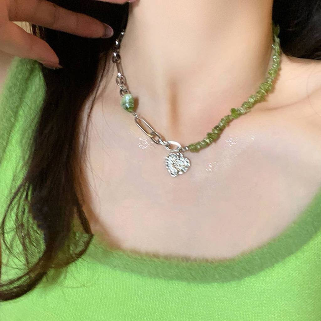 Damen Kette mit handgefertigten Natursteinen und filigranem Herzanhänger Shop Nory