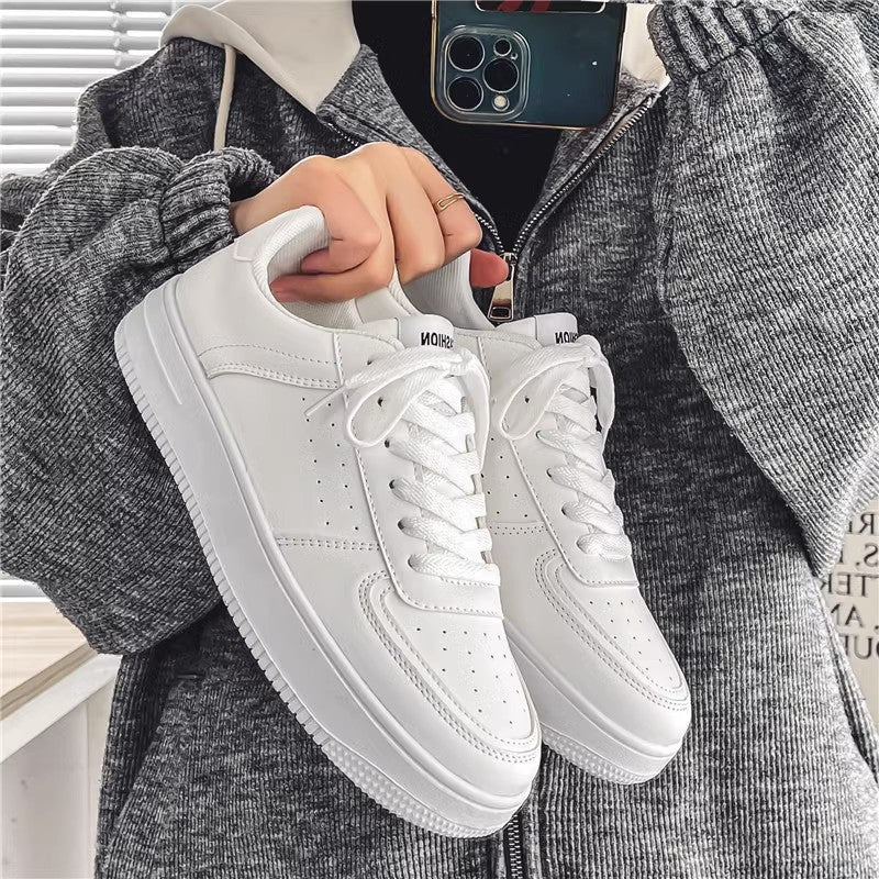 Damen Minimalistische Low-Top Plateau-Sneaker aus veganem Glattleder mit perforierten Details und gepolstertem Komfortfußbett Shopy Nory