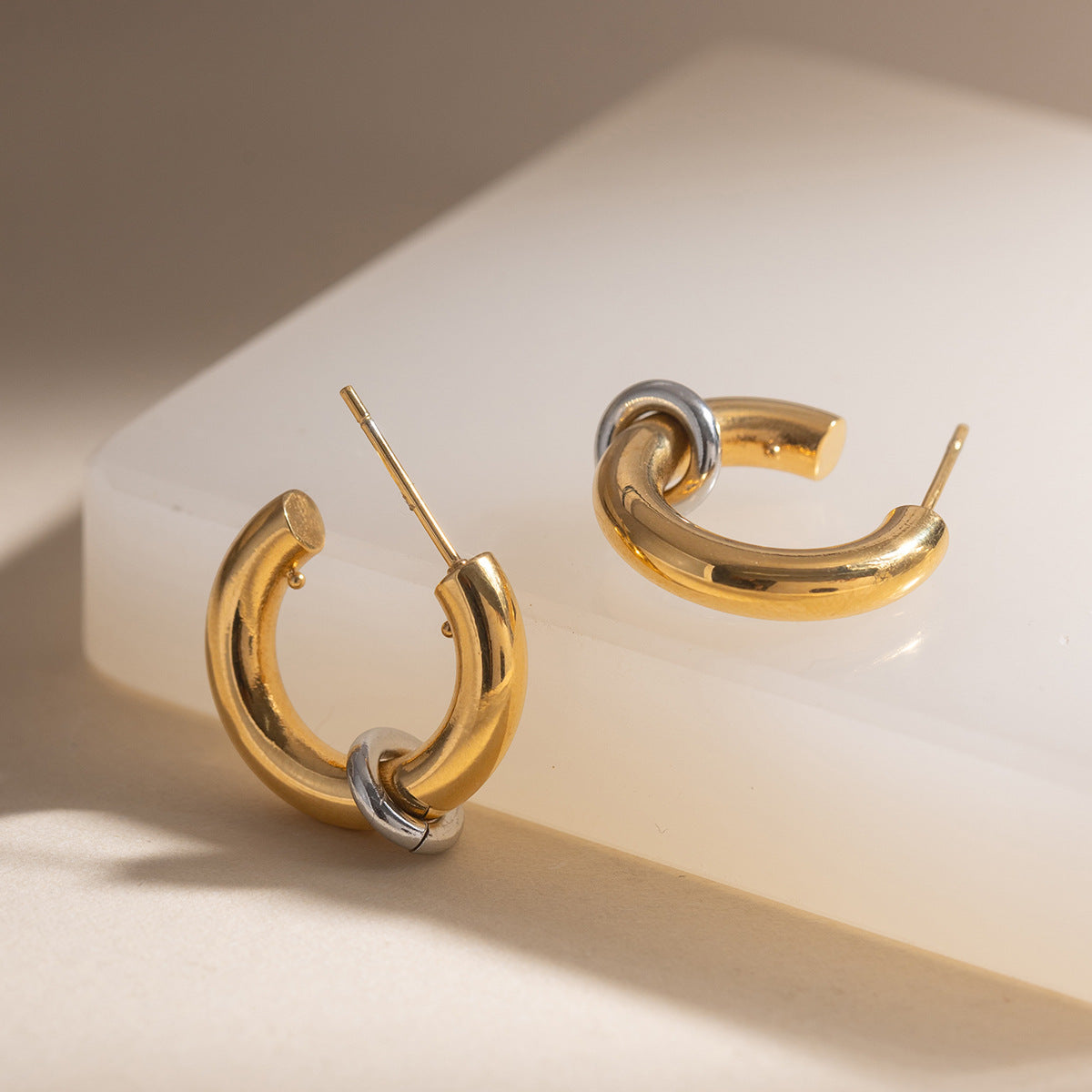 Damen Creolen Ohrstecker aus hypoallergenem Edelstahl mit elegantem Design Shop Nory