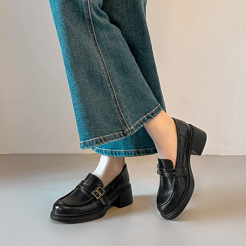 Damen Loafer mit skulpturalem Blockabsatz und Doppelriemen-Detail Shop Nory