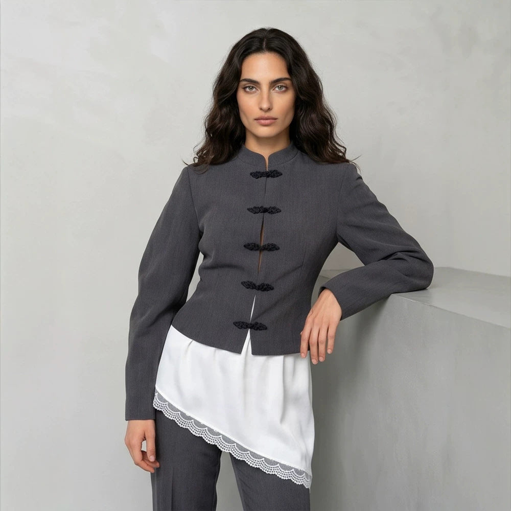 Damen Taillierter Cropped-Blazer mit Mandarin-Kragen und Zierknotenverschluss Shop Nory