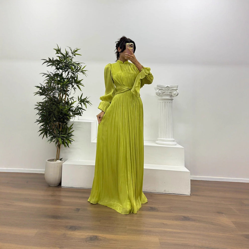 Damen Maxikleid mit figurschmeichelndem Schnitt und eleganter Raffung