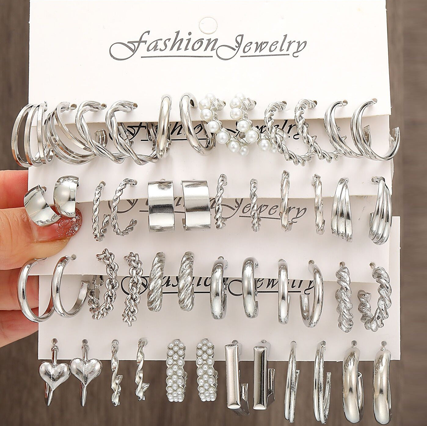 Damen Ohrringe-Set mit verschiedenen Texturen und eleganten Designs Shop Nory
