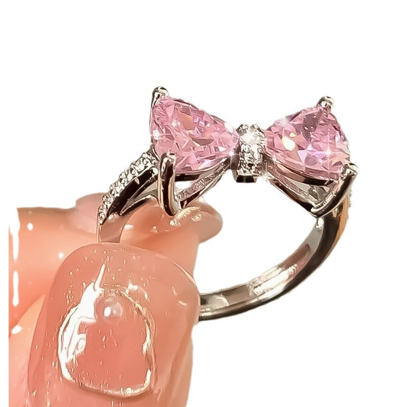 Damenring mit funkelndem Schmetterlingsdesign und eleganten Details Shop Nory