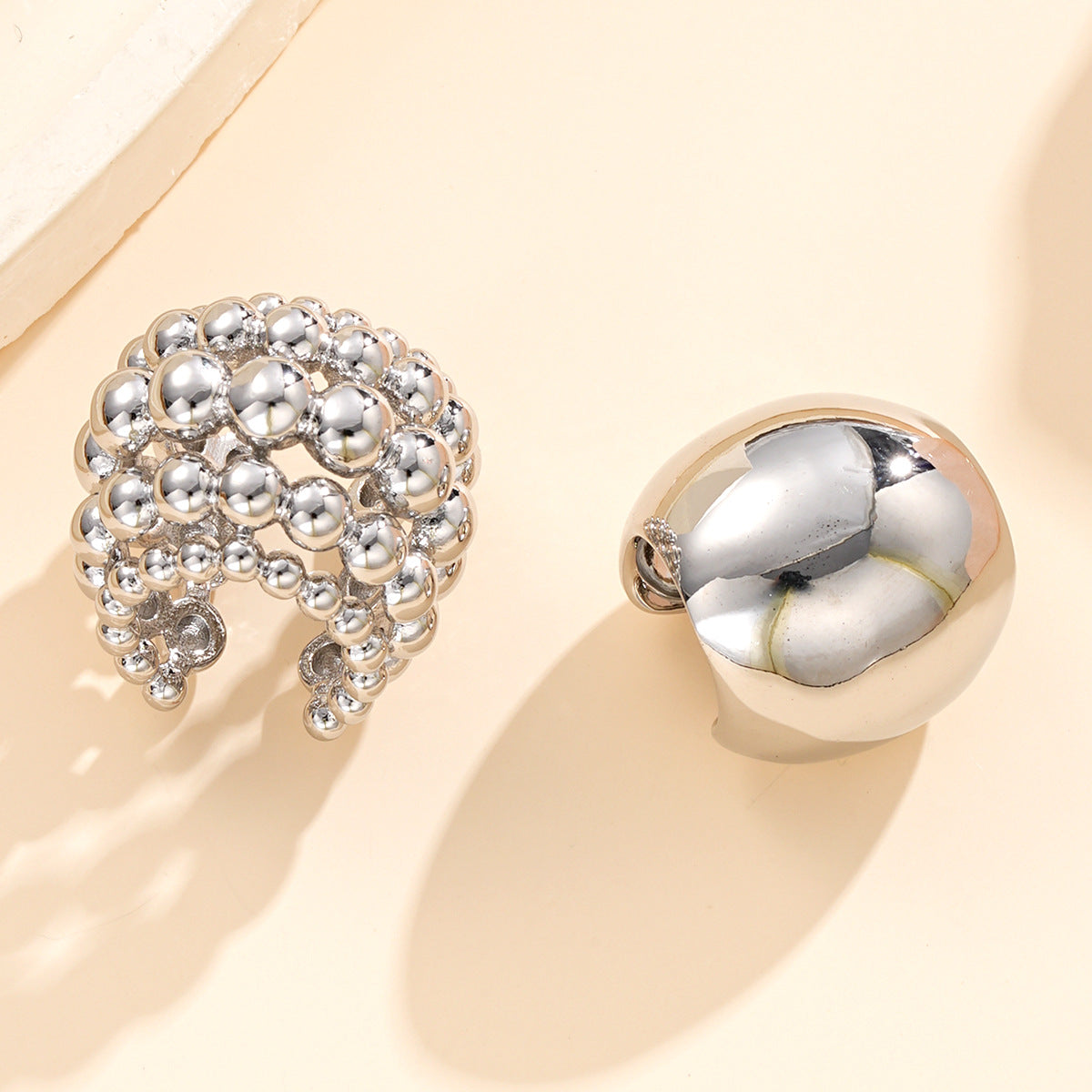 Damen Ohrstecker-Set mit modernen, skulpturalen Designs Shop Nory