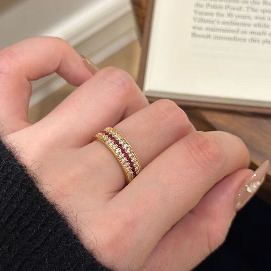 Damenring mit luxuriösem mehrfarbigen Zirkonia-Besatz und elegantem Goldrahmen Shop Nory