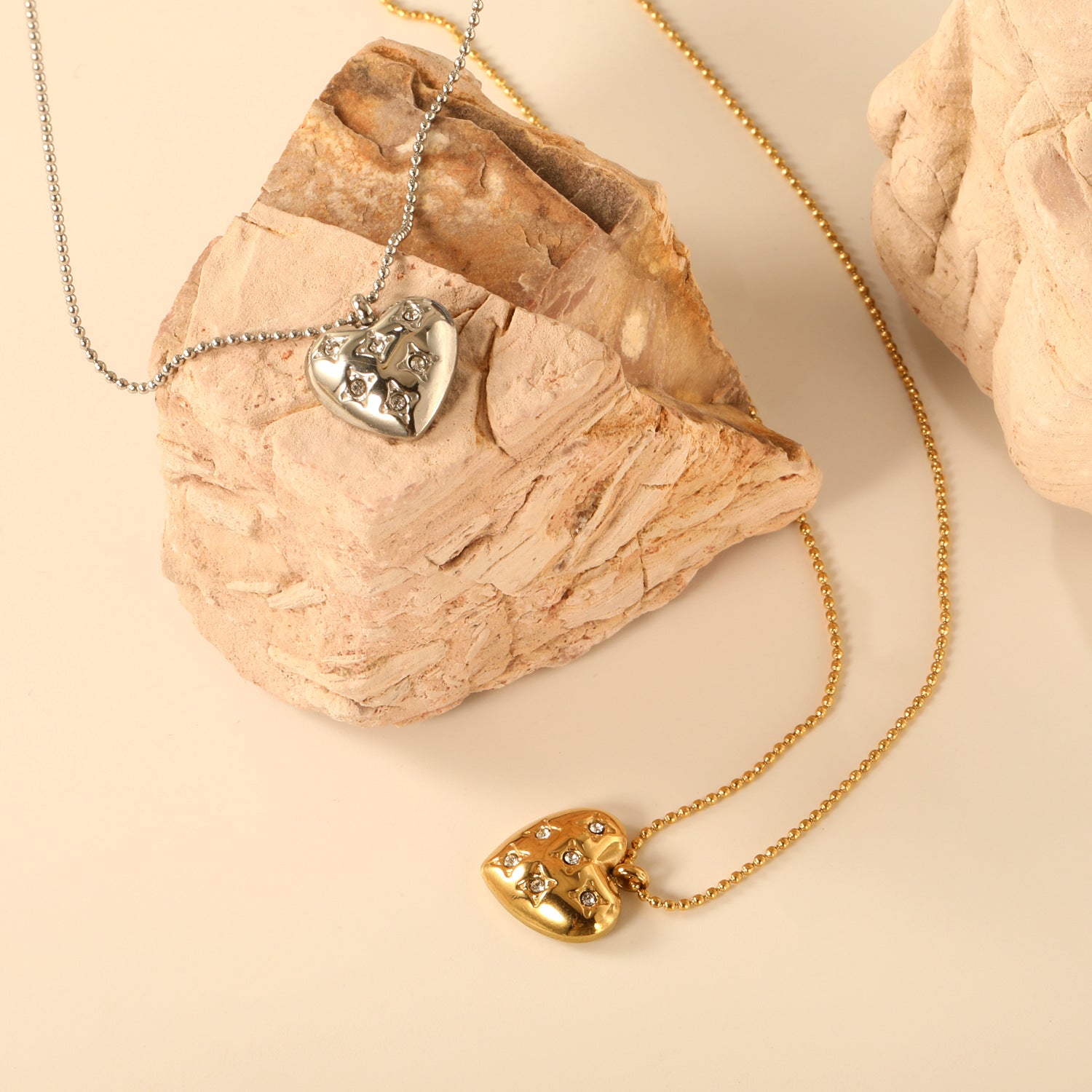 Damen Halskette mit herzförmigem Anhänger und funkelnden Zirkonia Steinen Shop Nory
