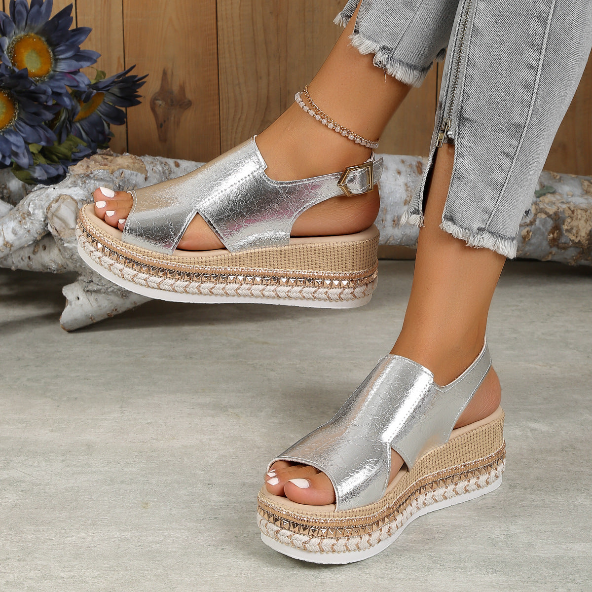 Damen Wedge-Sandaletten mit exklusivem Metallic-Finish und verstellbarem Riemendesign Shopnory
