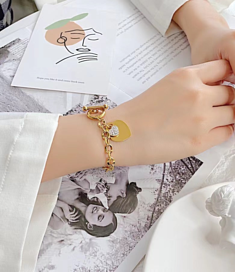 Frauen Herz-förmige Charm Toggle Armband Shop Nory
