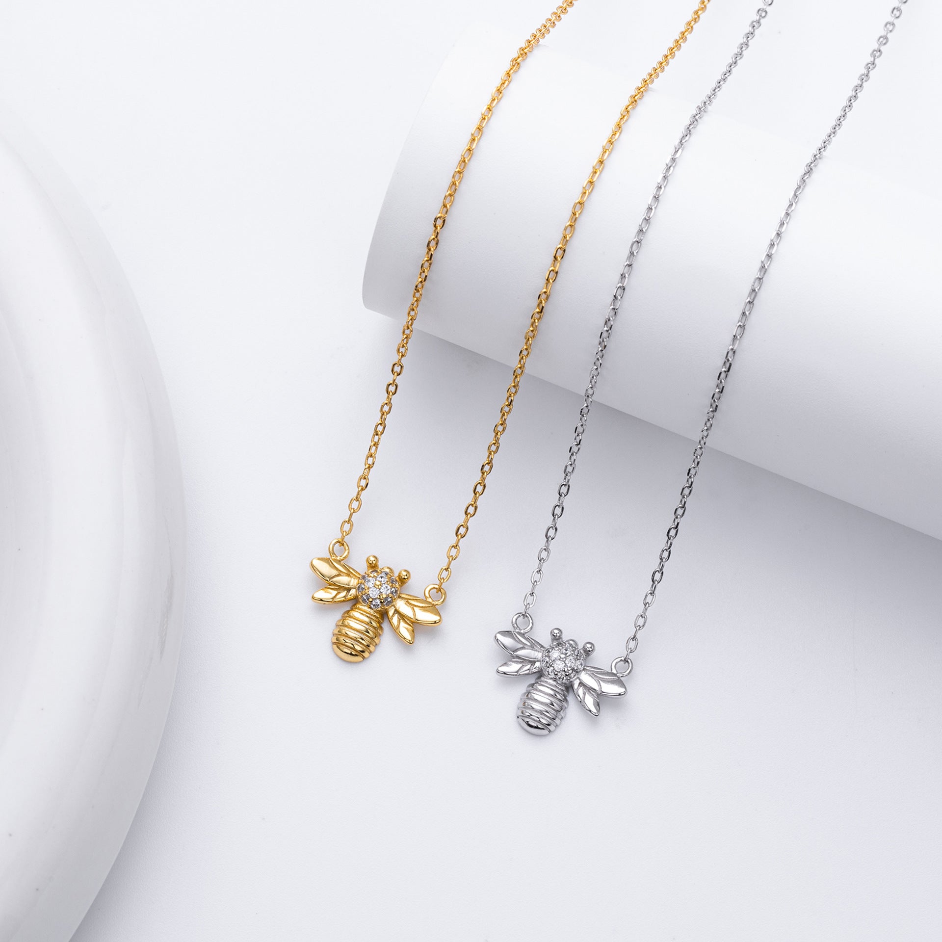 Damen Halskette mit detailverliebt gestalteter Bienenanhänger aus 925 Sterling Silber Shop Nory