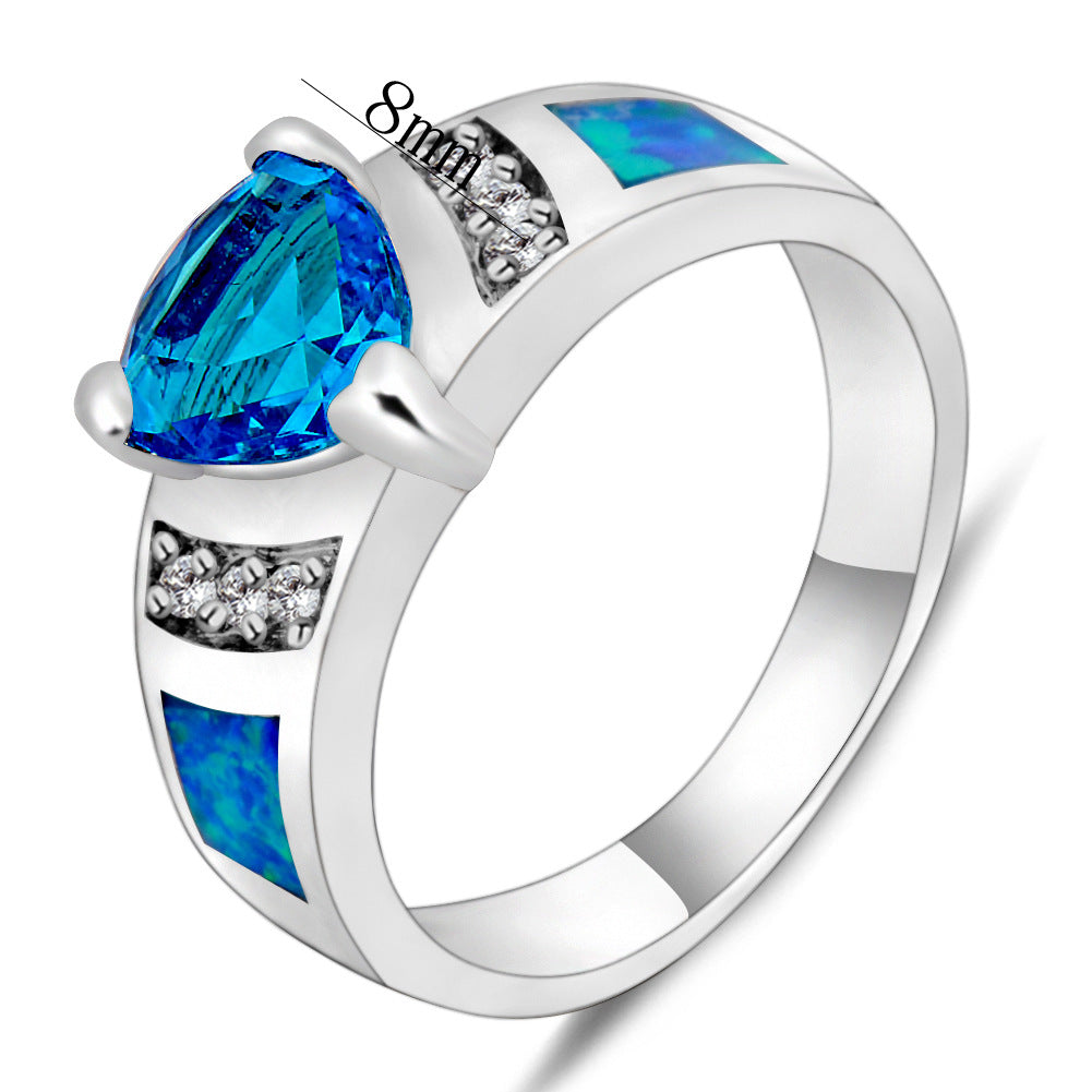Damen Ring mit kunstvollem, dreieckigem Aquamarin und glitzernden Zirkonia-Elementen Shop Nory