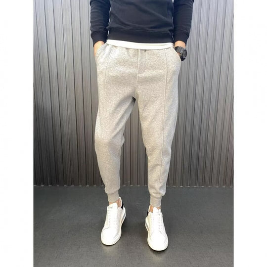Herren Jogginghose mit tailliertem Tapered‑Schnitt, Bügelfalte und elastischen Bündchen Shop Nory