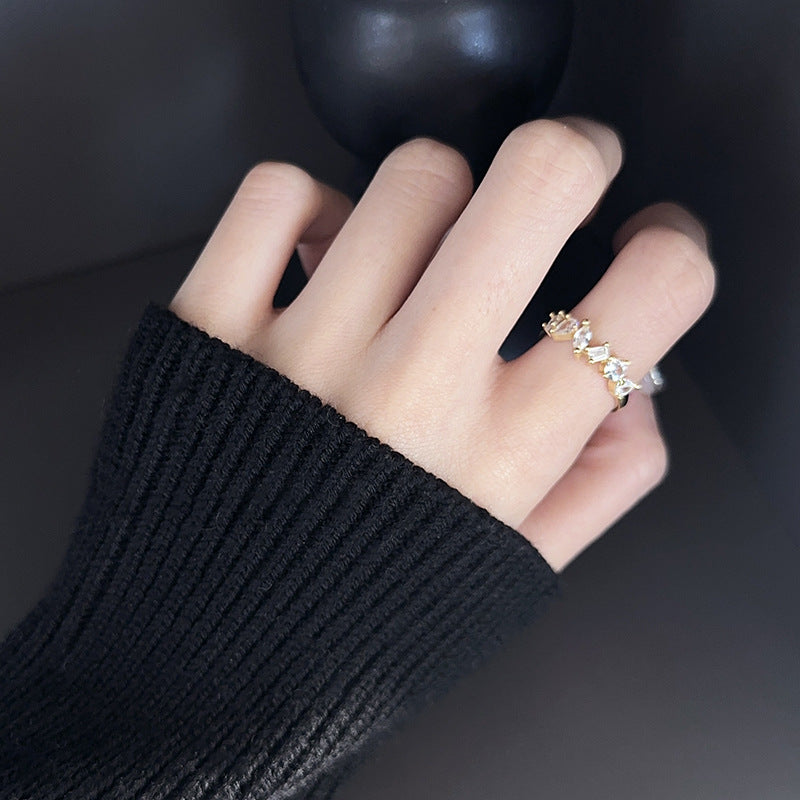 Damenring mit ovalem Kristall und minimalistischem Design Shop Nory