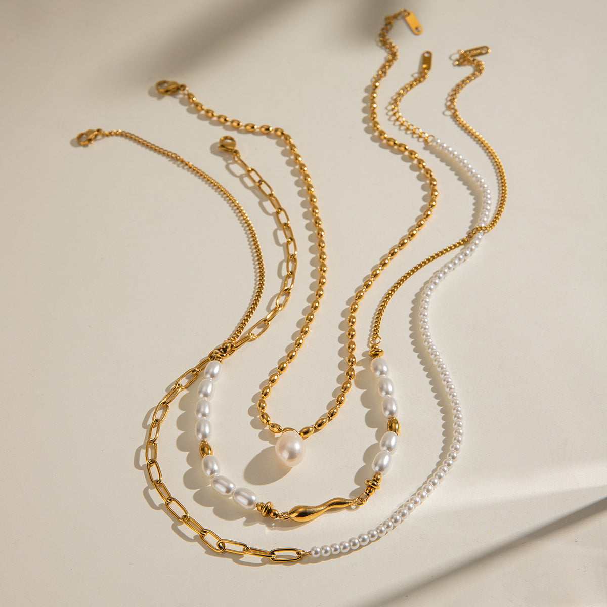 Damen Halskette mit feinem Perlenanhänger und hypoallergener Edelstahlverarbeitung Shop Nory