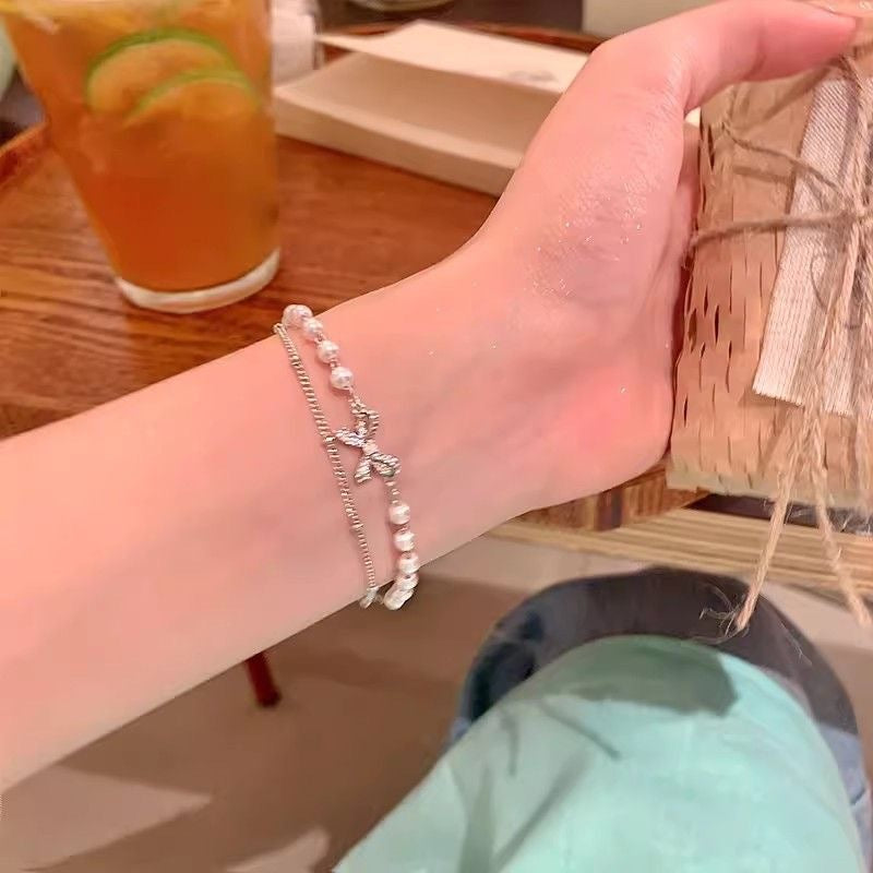 Damen Armband mit zartem Perlendetail und charmantem Anhänger Shop Nory
