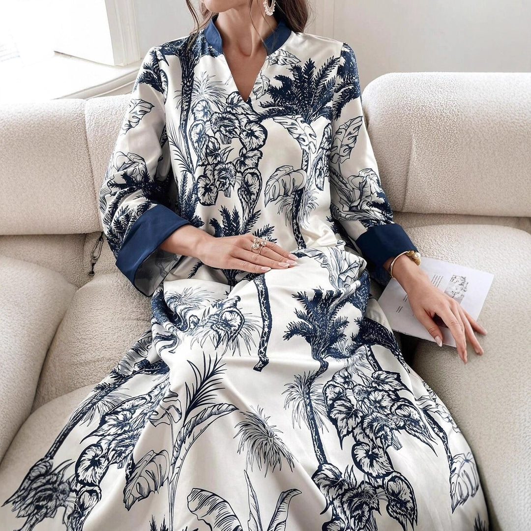 Damen Maxikleid in Satinoptik mit Palmenprint, Stehkragen und weitem 3/4-Ärmel Shop Nory