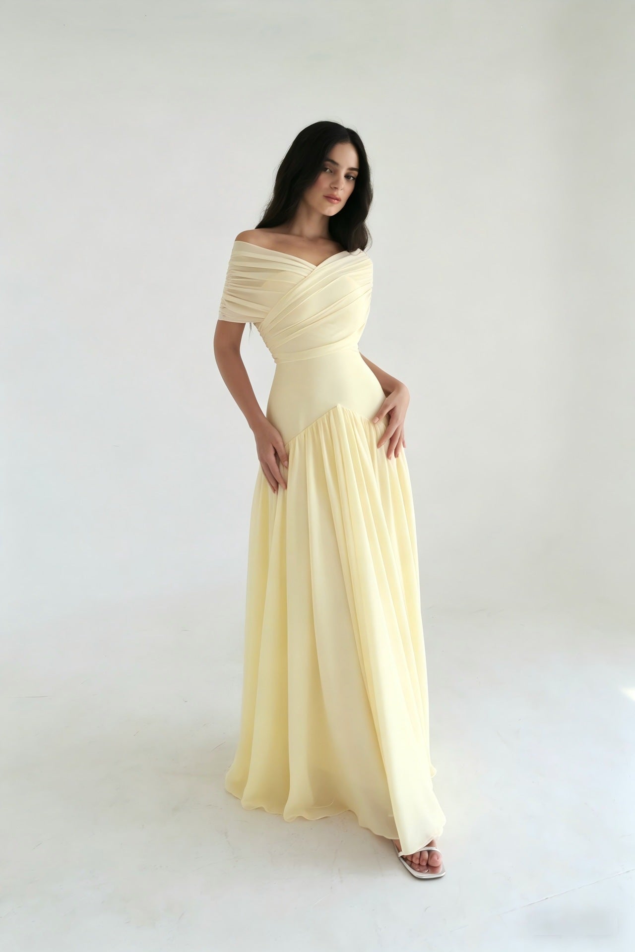 Damen Elegantes Maxikleid mit Wickeloptik und transparenten Ärmeln Shopnory