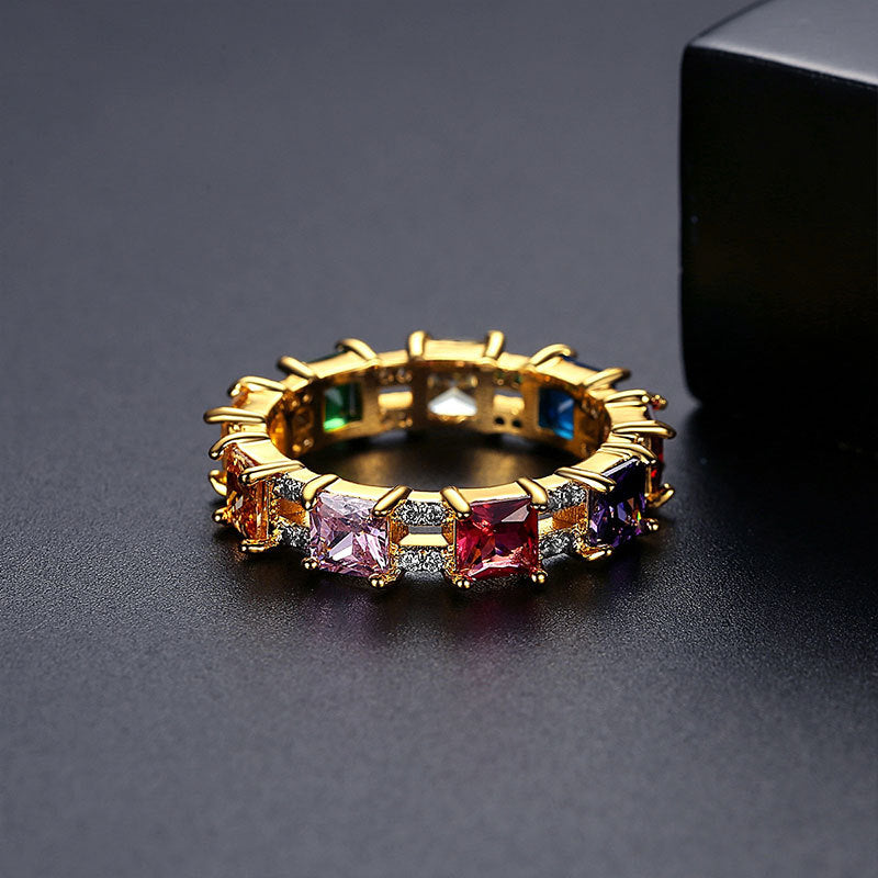 Damen Eleganter Ring mit bunten Edelsteinen und luxuriöser Fassung Shop Nory