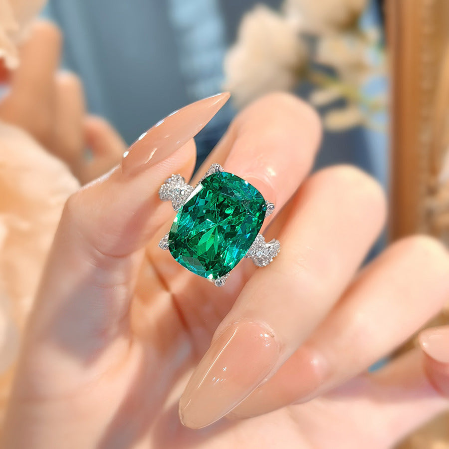 Damenring mit extravagantem, großem Edelstein und funkelnden Zirkonia Shop Nory