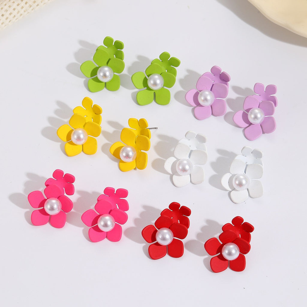 Damen Ohrringe mit kunstvollem Blumenmotiv und Perlenakzent Shop Nory
