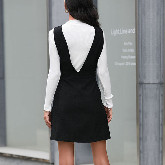 Damen A-Linien Latzkleid mit tiefem V-Ausschnitt, Knopfleiste und aufgesetzten Taschen Shop Nory