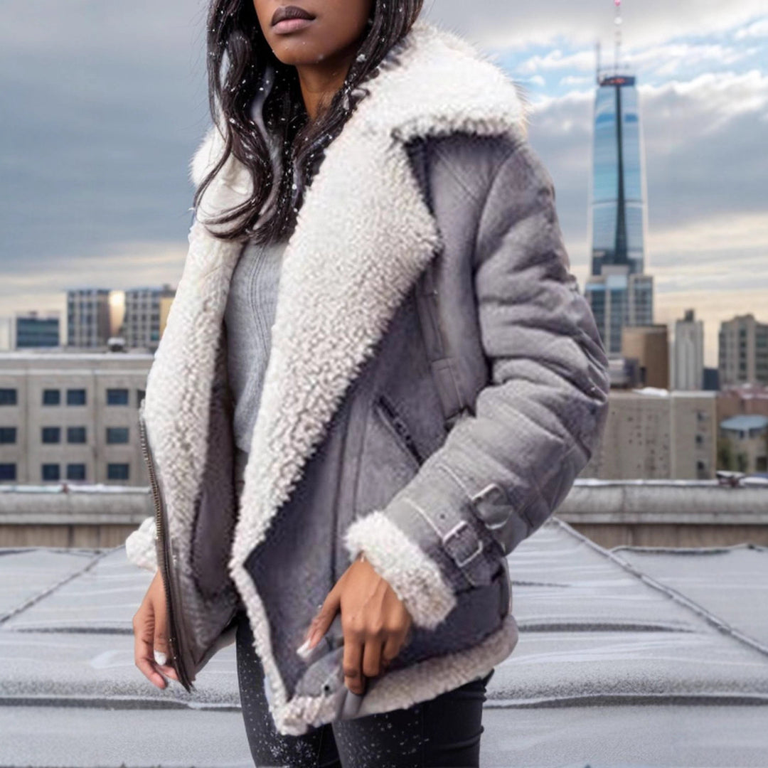 Damen Kurz geschnittene Aviator-Lederjacke mit Teddyfell‑Futter und Reißverschlussdetails Shop Nory