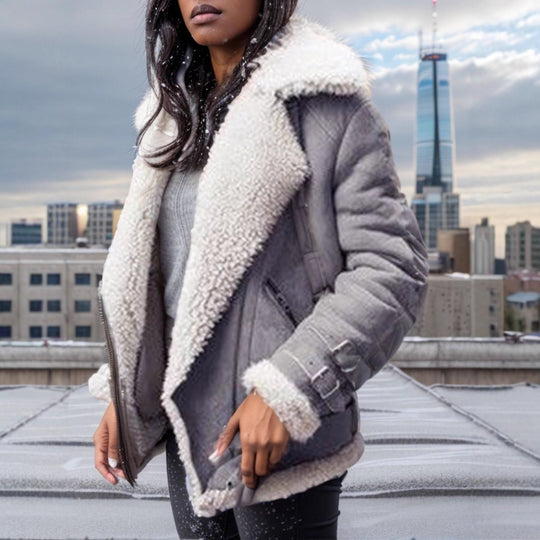 Damen Kurz geschnittene Aviator-Lederjacke mit Teddyfell‑Futter und Reißverschlussdetails Shop Nory