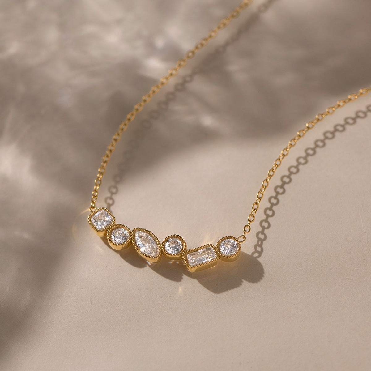 Damen Halskette mit funkelnden Zirkonia und luxuriösem Design Shop Nory