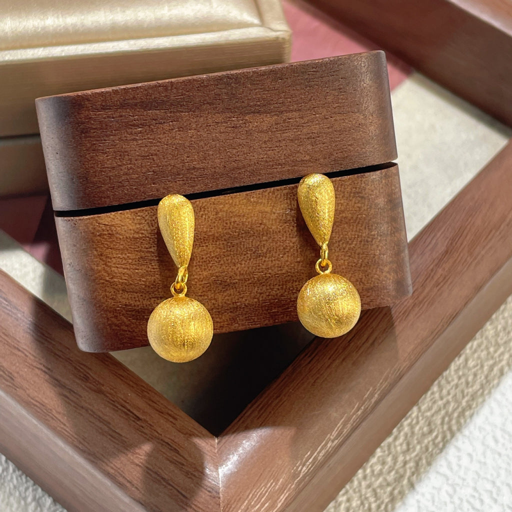 Damen elegante Ohrringe mit einzigartigem Tropfen-Design und goldener Oberfläche Shop Nory