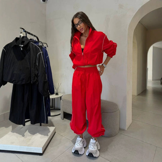 Damen Kurzgeschnittenes Windbreaker-Set mit weiter Trackhose und Kontrastpaspel Shop Nory