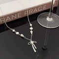Damen Halskette mit verspieltem Schleifen-Design und Perlendetails Shop Nory