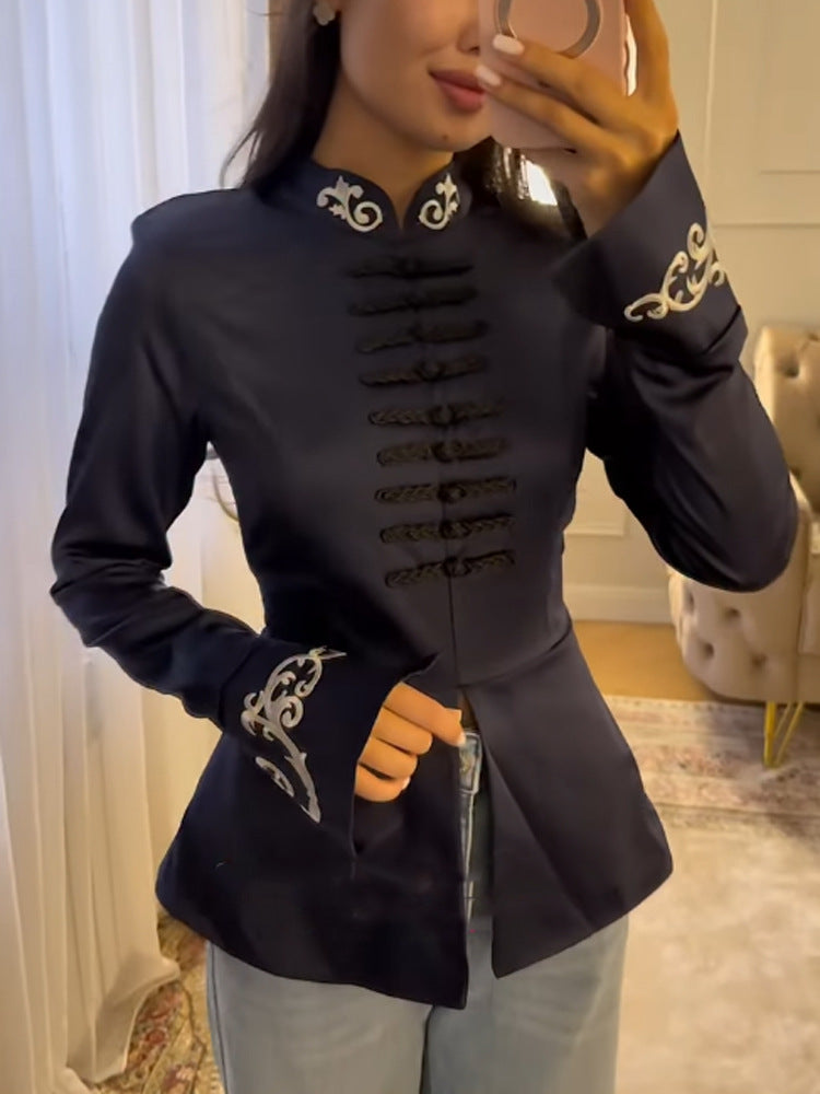 Damen Tailliertes Satin-Jackett mit Mandarinkragen, dekorativen Kordelverschlüssen und bestickten Manschetten Shop Nory