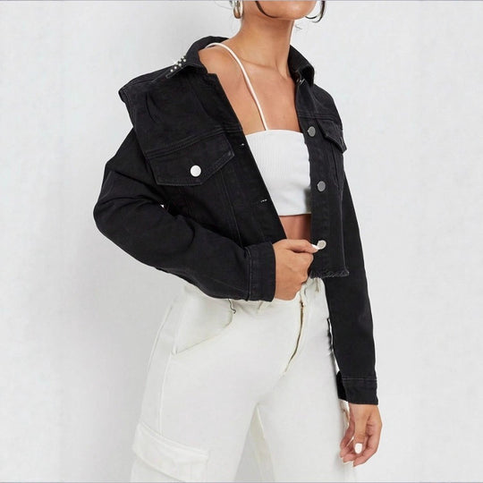 Damen Kurzgeschnittene Denimjacke mit Nietenkragen, ausgefranstem Saum und Pattentaschen Shop Nory