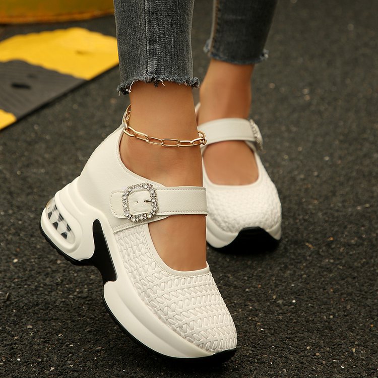Damen Plateausneaker-Mules mit gestricktem Obermaterial, Schmuckriemen und skulpturierter Luftsohle Shop Nory