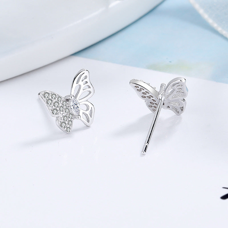 Damen Ohrstecker im eleganten Schmetterlingsdesign mit funkelnden Zirkonia Shop Nory