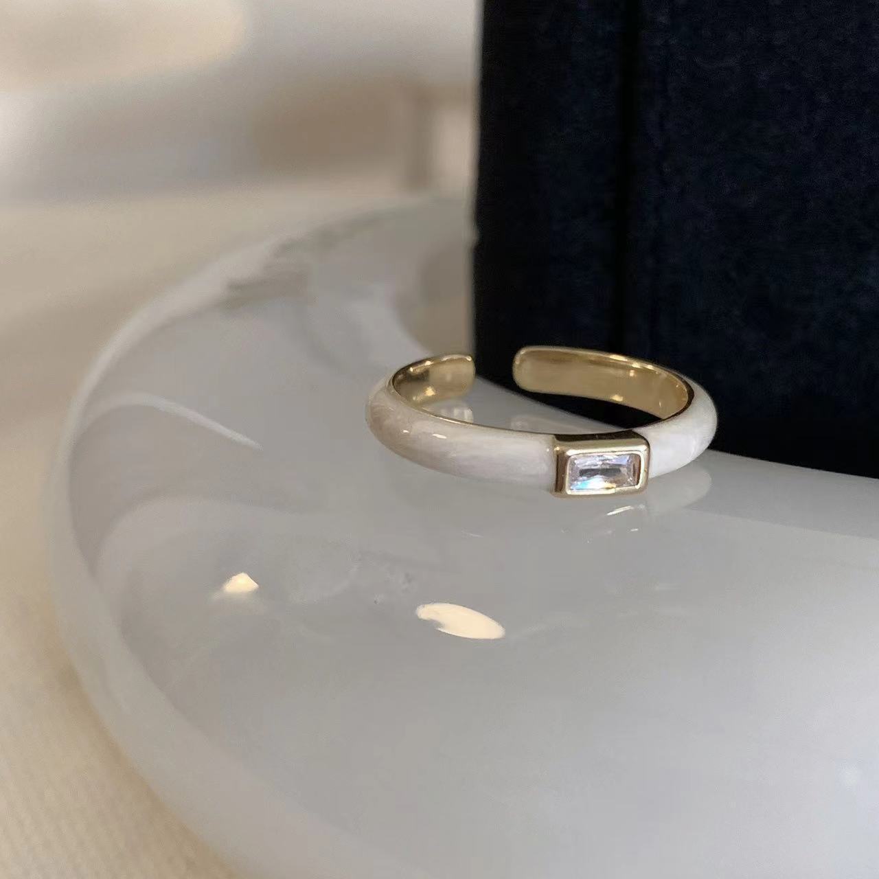 Damen Offener Ring mit quadratischem Zirkonia und elegantem Design Shop Nory