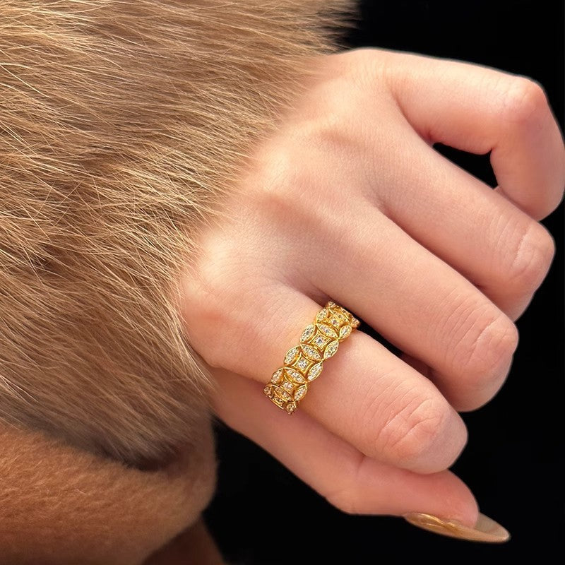 Damen Eleganter Ring mit kunstvollem Design und funkelnden Akzenten Shop Nory