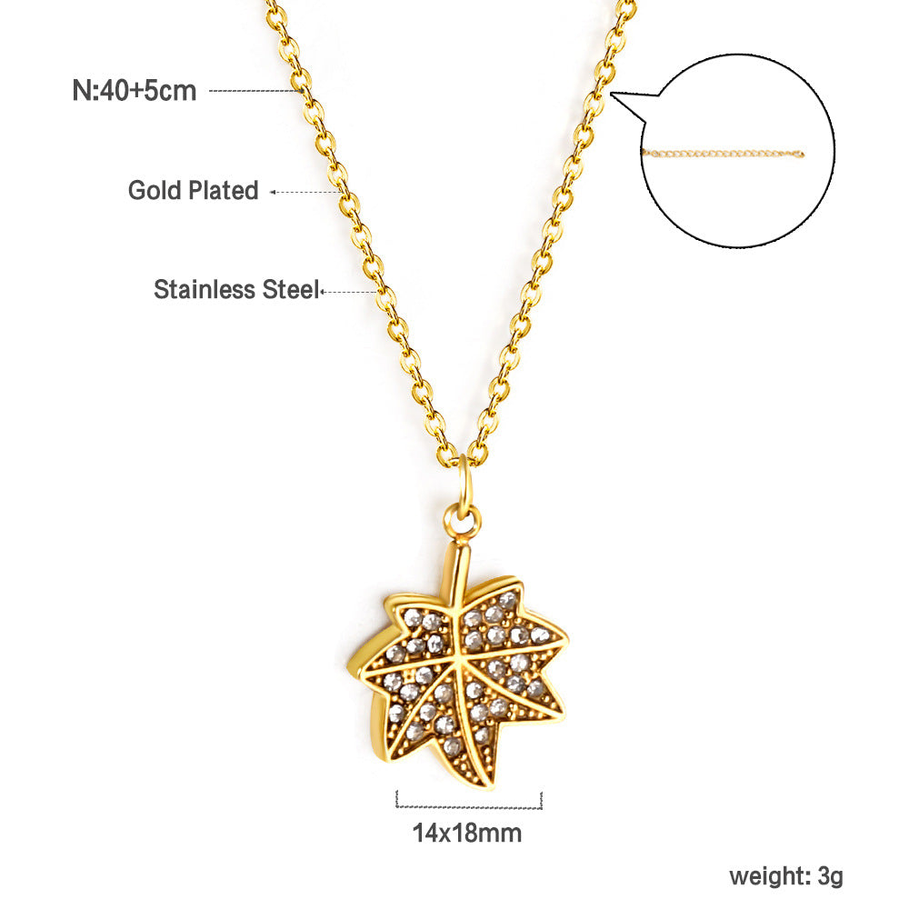 Damen Halskette mit kunstvollem Ahornblatt-Anhänger aus goldplattiertem Edelstahl und brillantem Kristallbesatz Shop Nory