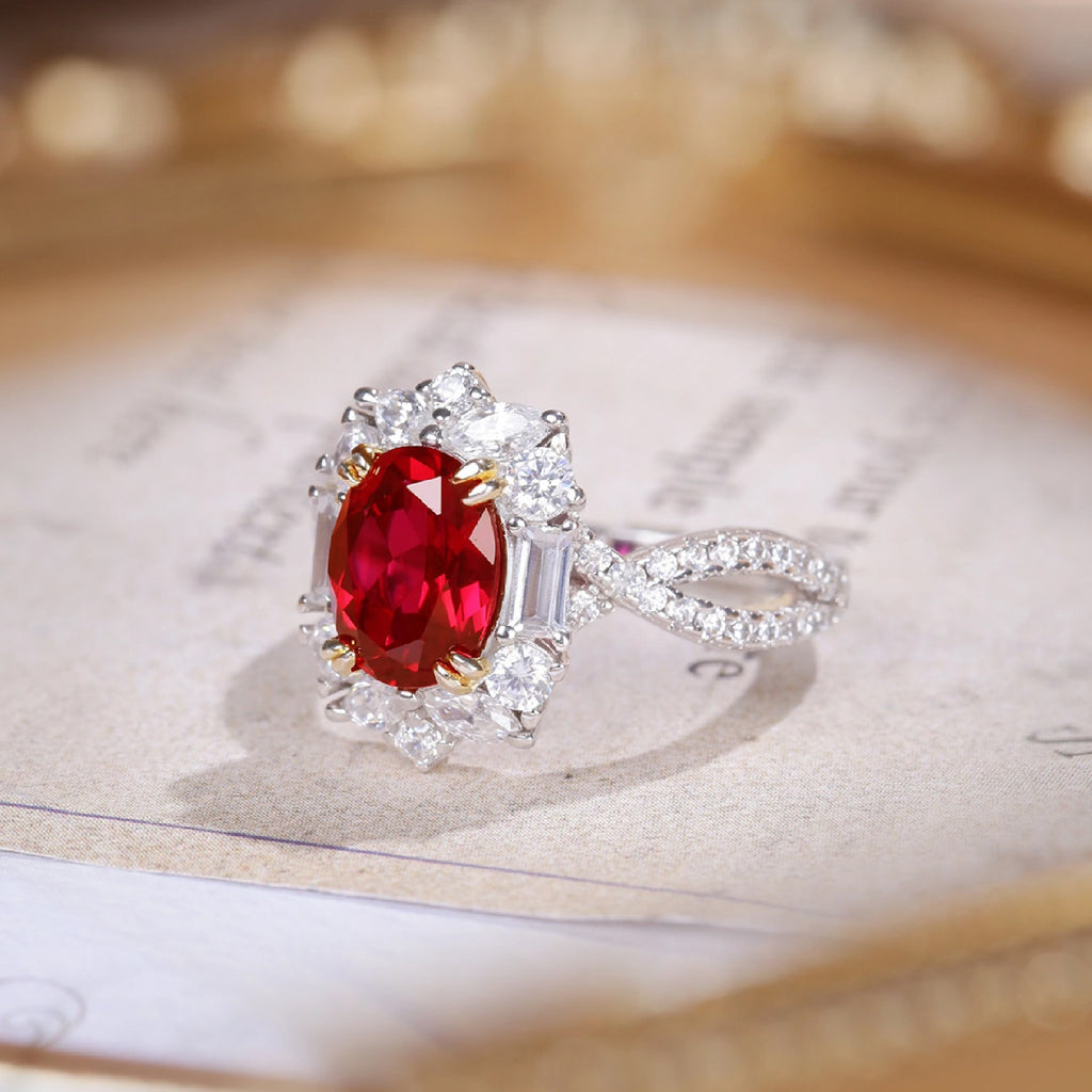 Damenring mit prachtvollem ovalen Diamanten und funkelndem Zirkonia-Besatz Shop Nory