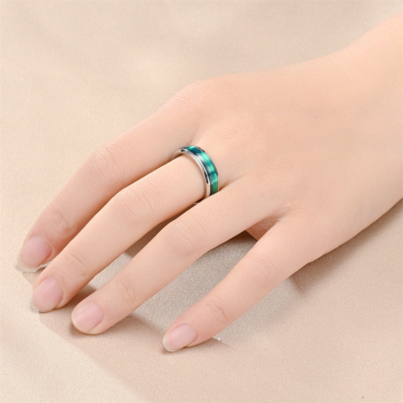 Herren Ring mit elegantem, schimmerndem Design und raffinierter Oberfläche Shop Nory