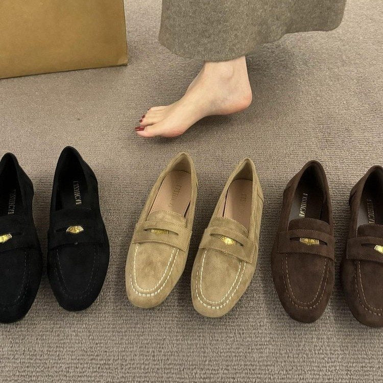 Damen Mokassins mit weichem Wildleder und elegantem Riemenverschluss