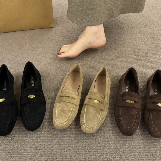 Damen Mokassins mit weichem Wildleder und elegantem Riemenverschluss