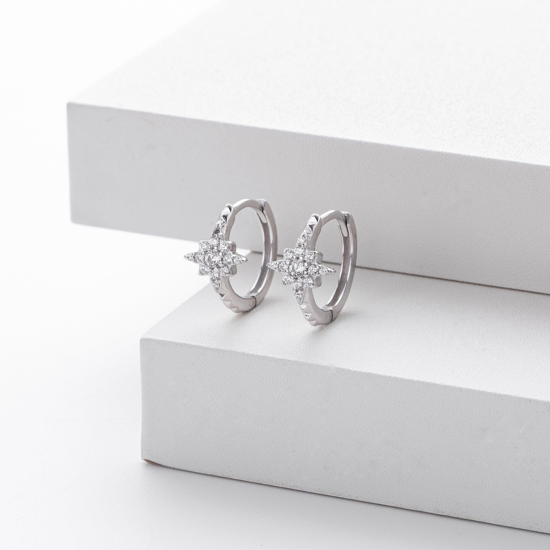 Damen Ohrhänger im eleganten Sternenmotiv aus 925 Sterling Silber Shop Nory