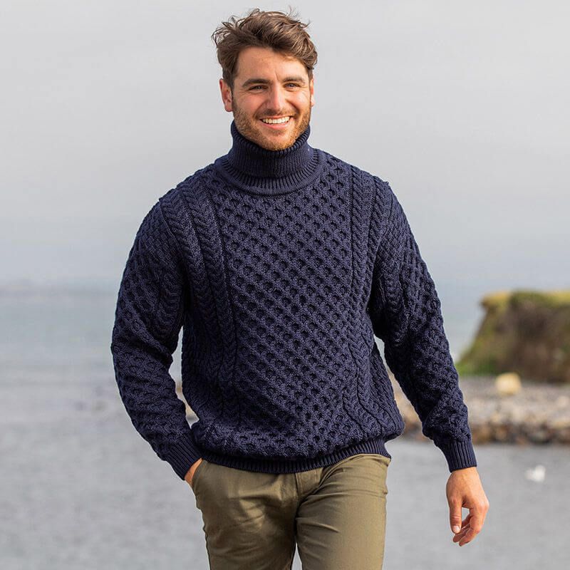 Herren Strickpullover mit Stehkragen und Kabelmuster
