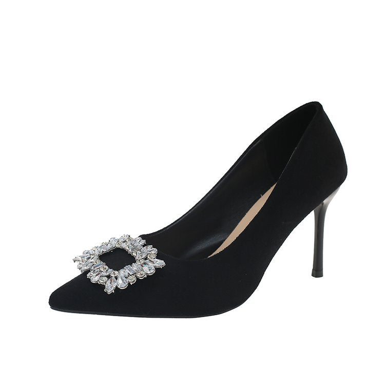 Damen elegante Pumps mit funkelndem Schmuckdetail