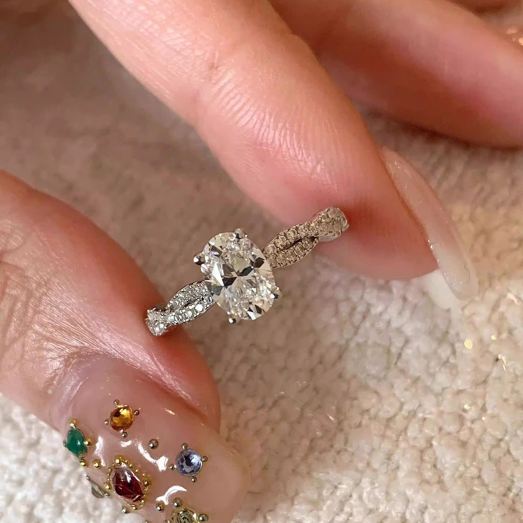 Damen Verlobungsring mit funkelndem ovalen Edelstein und filigraner Zirkonia-Verzierung Shop Nory