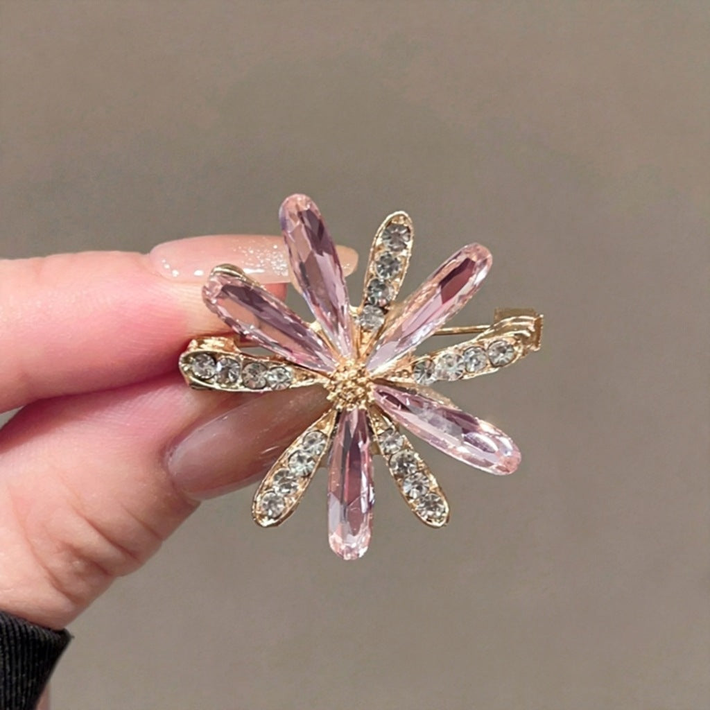 Filigrane Emaillierte Ahornblatt-Brosche mit Zirkonia